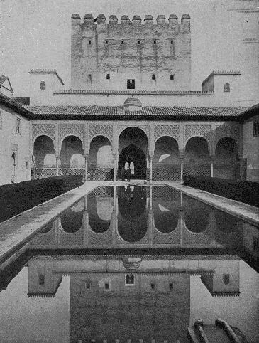 El Patio de los Arrayanes de la Alhambra