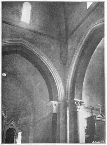 Lámina 23. ARMENTIA Detalle del crucero de la basílica.