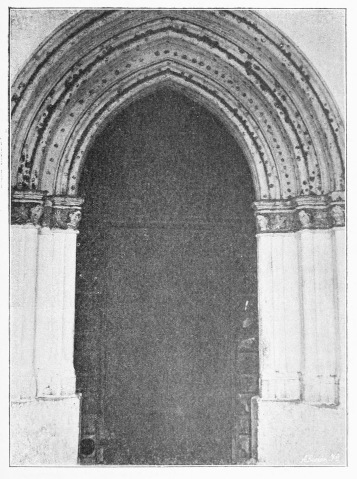 Lámina 43.
AÑÚA Puerta de la iglesia.
(Fot. L. E.)