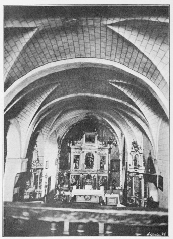 Lámina 56.
EGUILETA Interior de la iglesia.
(Fot. L. E.)